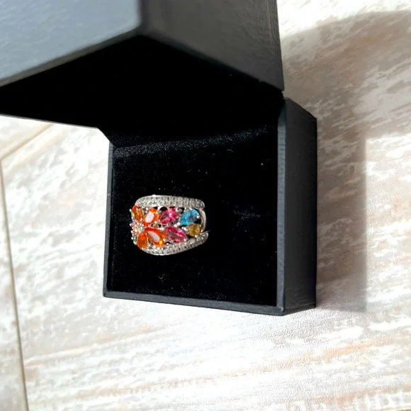 Flower ring sterling silver. Perfect Spring pop of pretty for your finger Size 7 - Picture 5 of 8